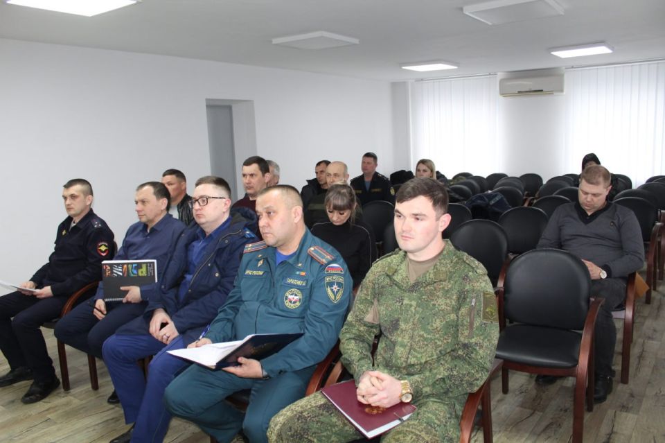 Юлия Кожухарь: Сегодня, в Администрации Новопсковского муниципального округа состоялось традиционное еженедельное совещание, посвященное вопросам оперативной обстановки и обеспечения безопасности жителей Юлия Кожухарь: Сегодня, в Администрации Новопсковского муниципального округа состоялось традиционное еженедельное совещание, посвященное вопросам оперативной обстановки и обеспечения безопасности жителей