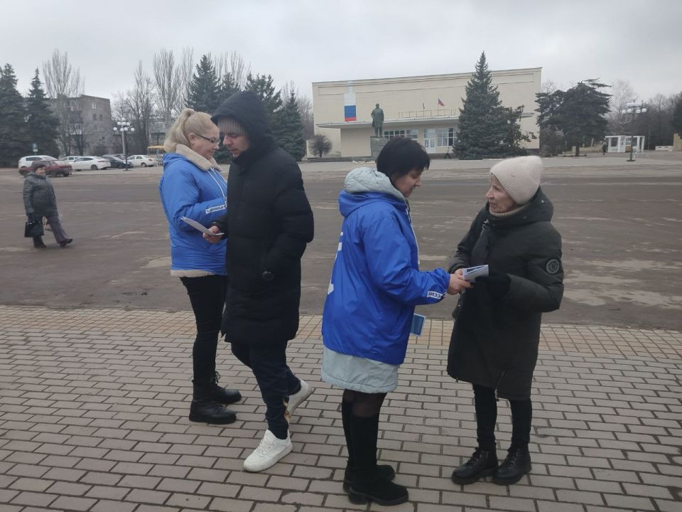 Активисты Первомайского местного отделения «Единой России» почтили память выдающегося земляка Алексея Бахмутского Активисты Первомайского местного отделения «Единой России» почтили память выдающегося земляка Алексея Бахмутского