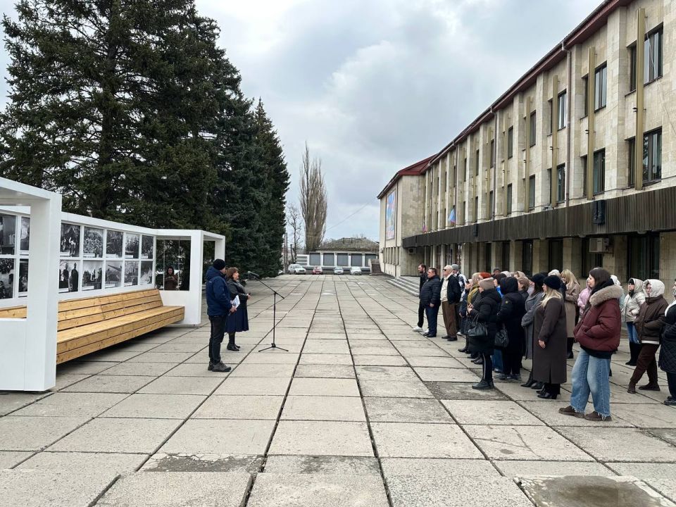 Андрей Рубанцов: В Ровеньках открыли уличную выставку "Театральная площадь", подготовленную специалистами Музея-заповедника героической обороны и освобождения Севастополя совместно с Минкультом РФ Андрей Рубанцов: В Ровеньках открыли уличную выставку "Театральная площадь", подготовленную специалистами Музея-заповедника героической обороны и освобождения Севастополя совместно с Минкультом РФ