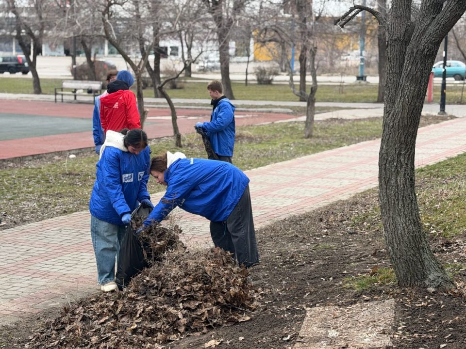 12 добрых дел в честь Крымской весны: молодежь Северодонецка вышла на субботник 12 добрых дел в честь Крымской весны: молодежь Северодонецка вышла на субботник