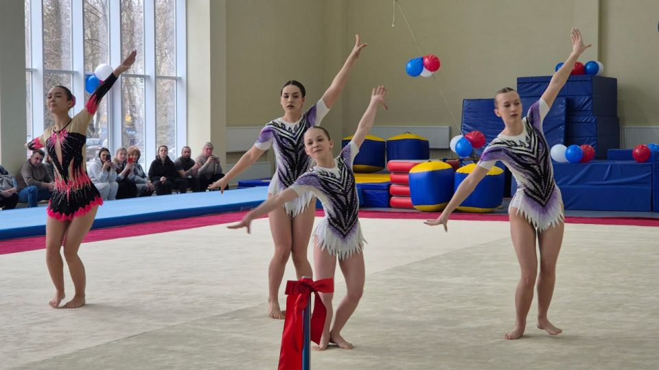 В Стаханове открыли отремонтированный по народной программе акробатический зал В Стаханове открыли отремонтированный по народной программе акробатический зал