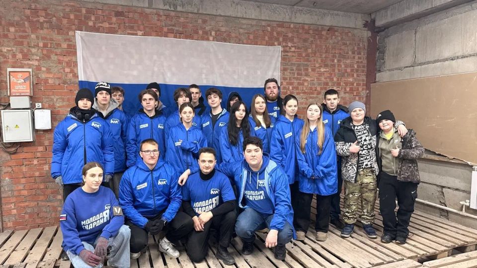 Активисты «Молодой Гвардии» города Новосибирска провели погрузку гуманитарной помощи в ЛНР Активисты «Молодой Гвардии» города Новосибирска провели погрузку гуманитарной помощи в ЛНР