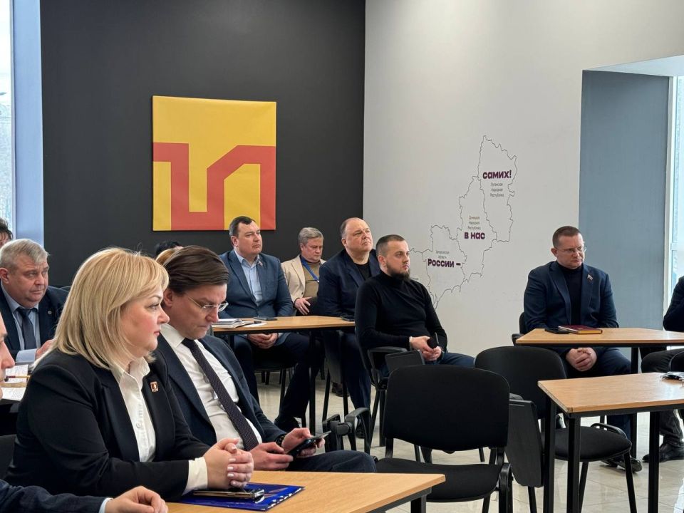 В Молодёжном центре «Квартира» состоялась рабочая встреча наставников и наставляемых кадрового проекта «Герои Луганщины» В Молодёжном центре «Квартира» состоялась рабочая встреча наставников и наставляемых кадрового проекта «Герои Луганщины»