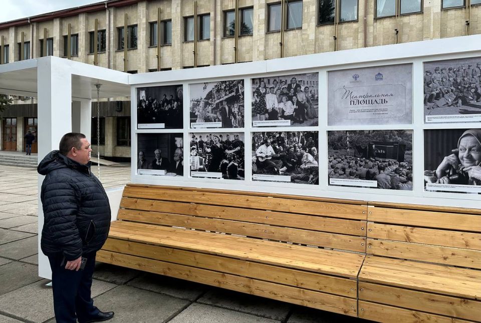 Андрей Рубанцов: В Ровеньках открыли уличную выставку "Театральная площадь", подготовленную специалистами Музея-заповедника героической обороны и освобождения Севастополя совместно с Минкультом РФ Андрей Рубанцов: В Ровеньках открыли уличную выставку "Театральная площадь", подготовленную специалистами Музея-заповедника героической обороны и освобождения Севастополя совместно с Минкультом РФ