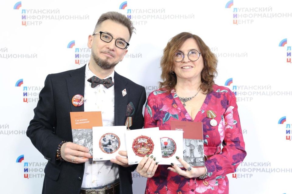 Московское издательство «СТиХИ» представило в Луганске новые книги местных авторов Московское издательство «СТиХИ» представило в Луганске новые книги местных авторов