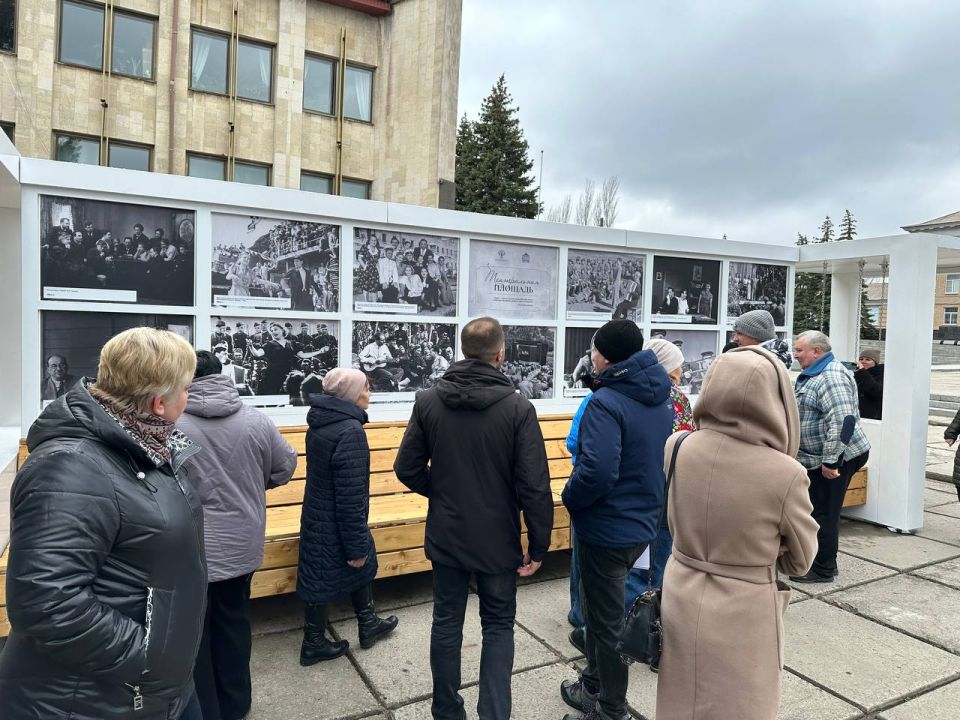 Андрей Рубанцов: В Ровеньках открыли уличную выставку "Театральная площадь", подготовленную специалистами Музея-заповедника героической обороны и освобождения Севастополя совместно с Минкультом РФ Андрей Рубанцов: В Ровеньках открыли уличную выставку "Театральная площадь", подготовленную специалистами Музея-заповедника героической обороны и освобождения Севастополя совместно с Минкультом РФ