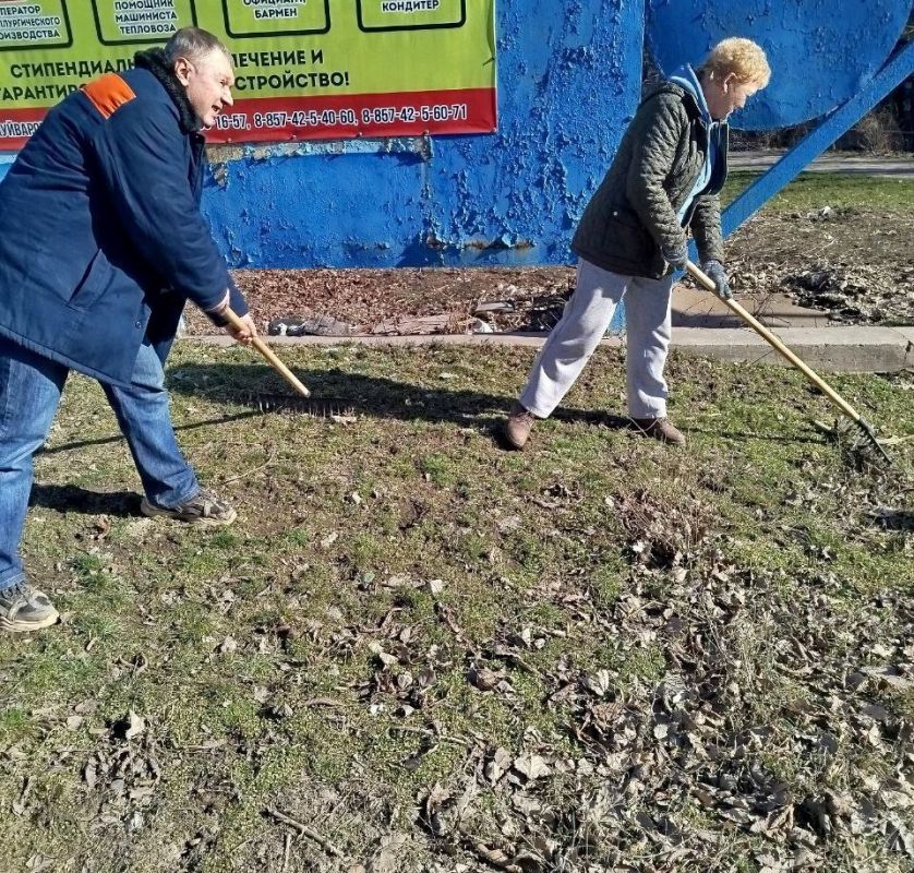 Продолжаем субботники!. Коллективы всех образовательных учреждений города Продолжаем субботники!. Коллективы всех образовательных учреждений города