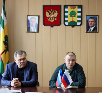 Евгений Шаталин: Совместно с первым заместителем Игорем Шмидтом провёл совещание с руководителями структурных подразделений администрации города Рубежное