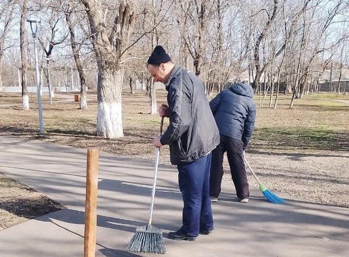 Весеннее преображение: сотрудники парка им. «Молодой гвардии» делают город лучше и уютнее Весеннее преображение: сотрудники парка им. «Молодой гвардии» делают город лучше и уютнее