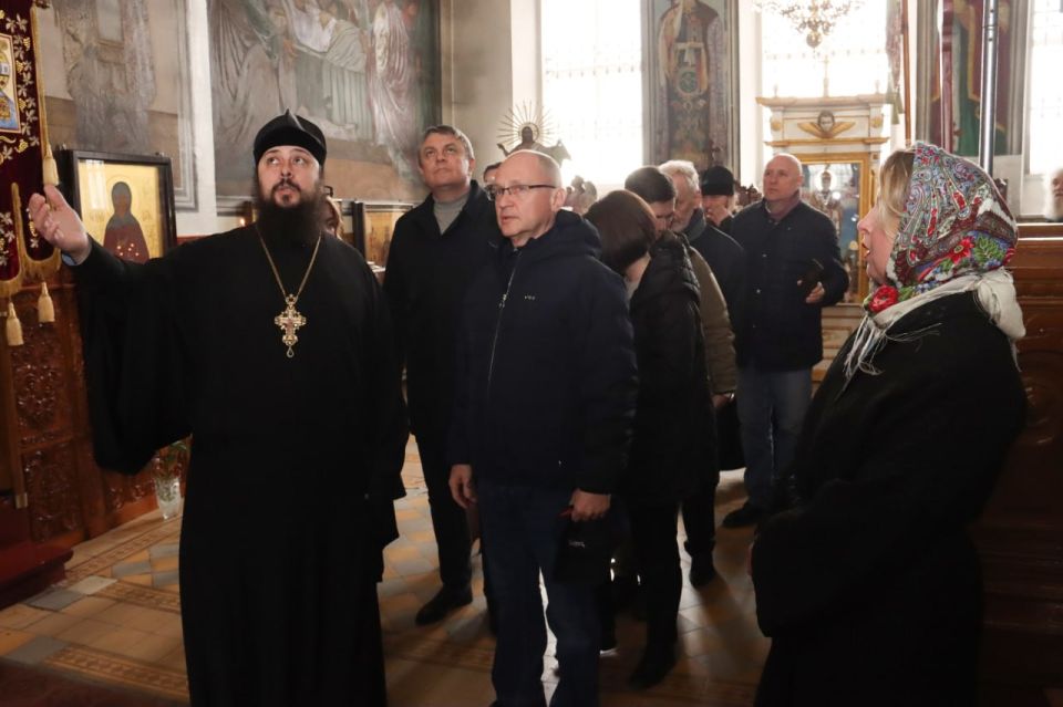 Леонид Пасечник и Сергей Кириенко ознакомились с работой ряда учреждений и объектов в ЛНР Леонид Пасечник и Сергей Кириенко ознакомились с работой ряда учреждений и объектов в ЛНР