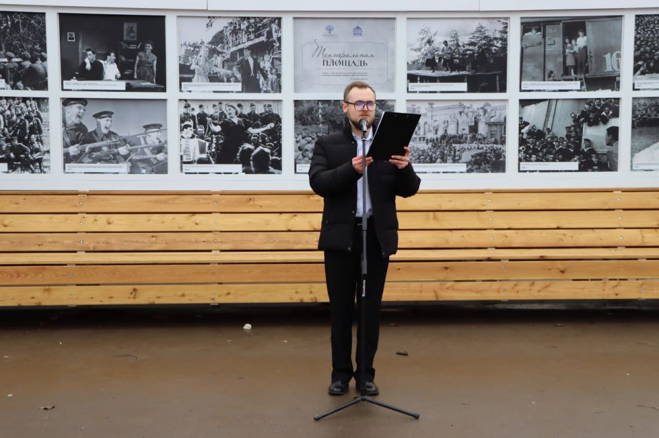 «Театральная площадь»: в Лутугино открылась уличная выставка, посвящённая театральным коллективам Великой Отечественной войны «Театральная площадь»: в Лутугино открылась уличная выставка, посвящённая театральным коллективам Великой Отечественной войны