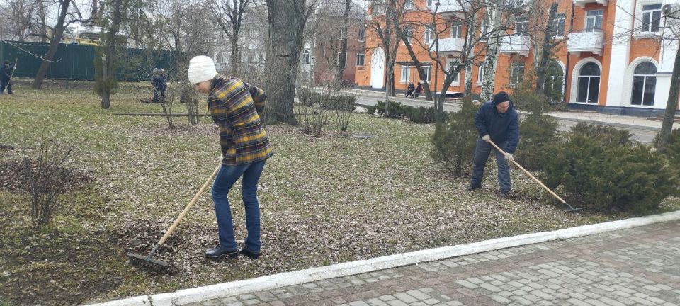 В Северодонецке состоялся общегородской субботник В Северодонецке состоялся общегородской субботник