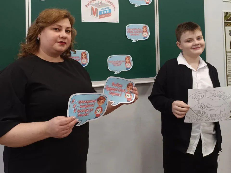 Члены УИК Алчевска провели правовые игры для будущих избирателей Члены УИК Алчевска провели правовые игры для будущих избирателей