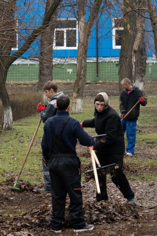 Мир. Труд. И общее дело. Вот уже ровно 12 лет Республика Крым снова дома – в составе Российской Федерации Мир. Труд. И общее дело. Вот уже ровно 12 лет Республика Крым снова дома – в составе Российской Федерации