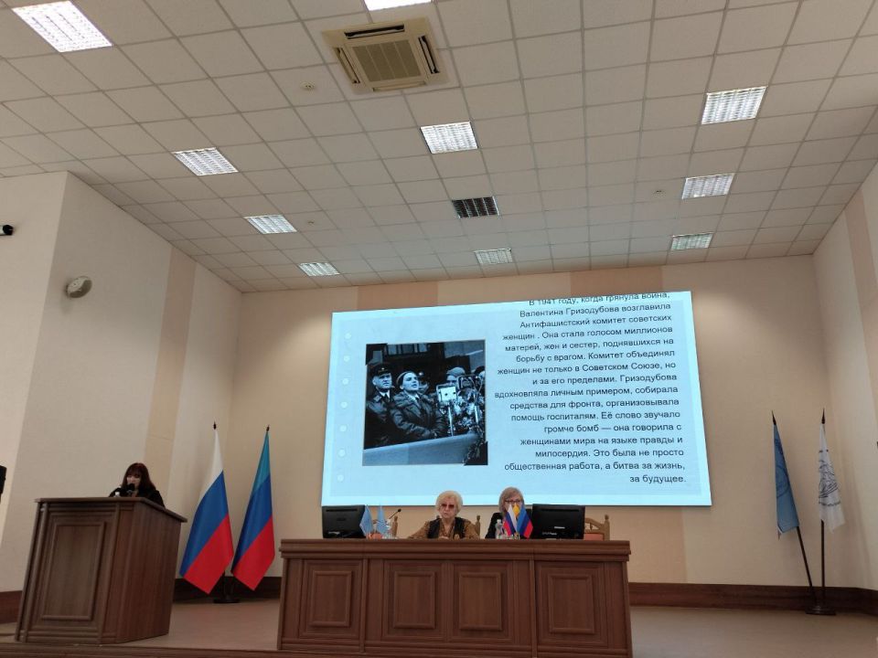 Сегодня в Луганске состоялись I региональные «Гризодубовские чтения», организованные Луганским региональным отделением Союза женщин России при содействии Ассоциации «Совет муниципальных образований Луганской Народной... Сегодня в Луганске состоялись I региональные «Гризодубовские чтения», организованные Луганским региональным отделением Союза женщин России при содействии Ассоциации «Совет муниципальных образований Луганской Народной...