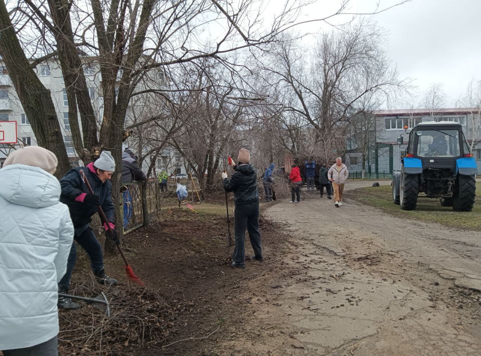 В Северодонецке состоялся общегородской субботник В Северодонецке состоялся общегородской субботник