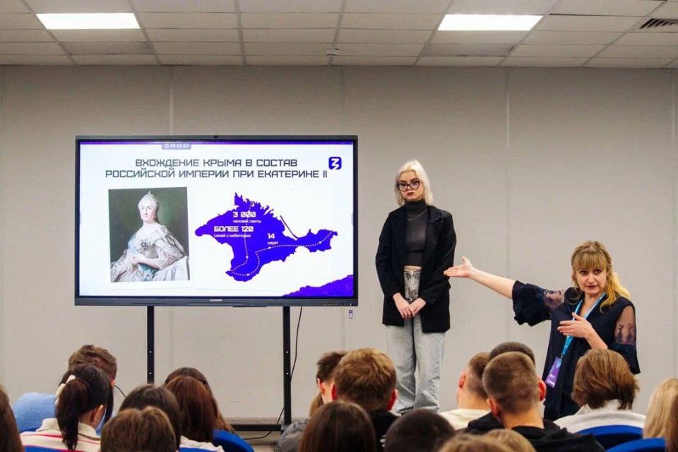 Общество «Знание» провело сразу несколько лекций посвященных Дню воссоединения Крыма с Россией Общество «Знание» провело сразу несколько лекций посвященных Дню воссоединения Крыма с Россией