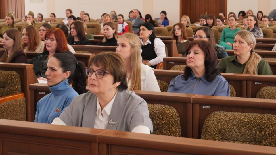 В актовом зале Администрации города прошли Гризодубовские чтения, подготовленные Луганским региональным отделением "Союза женщин России" В актовом зале Администрации города прошли Гризодубовские чтения, подготовленные Луганским региональным отделением "Союза женщин России"