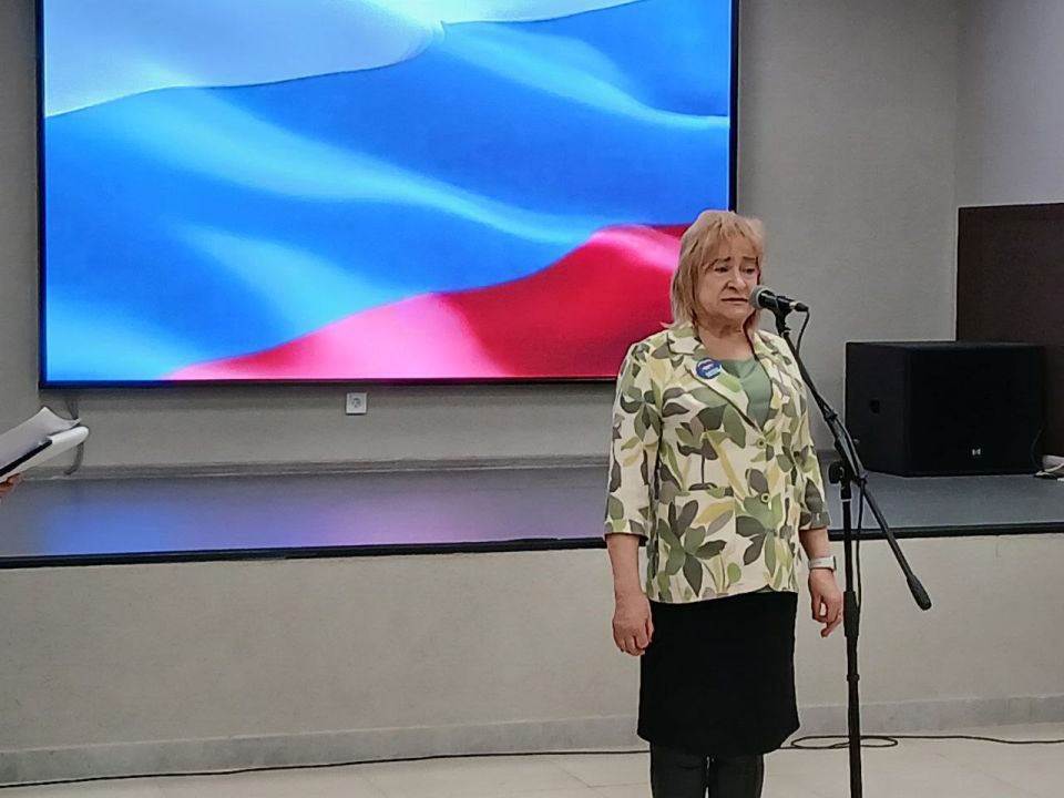 Альберт Зинченко: Сегодня в ДК Станицы Луганской прошло мероприятие, на котором начальник отдела социального и пенсионного обеспечения военного комиссариата Станично-Луганского МО Екатерина Малоухова вручила... Альберт Зинченко: Сегодня в ДК Станицы Луганской прошло мероприятие, на котором начальник отдела социального и пенсионного обеспечения военного комиссариата Станично-Луганского МО Екатерина Малоухова вручила...