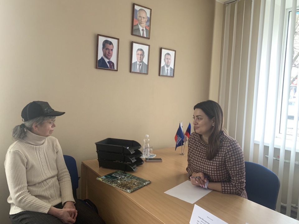 Депутат Народного Совета Анна Лисицына провела прием в местной Общественной приемной "ЕДИНОЙ РОССИИ" Депутат Народного Совета Анна Лисицына провела прием в местной Общественной приемной "ЕДИНОЙ РОССИИ"