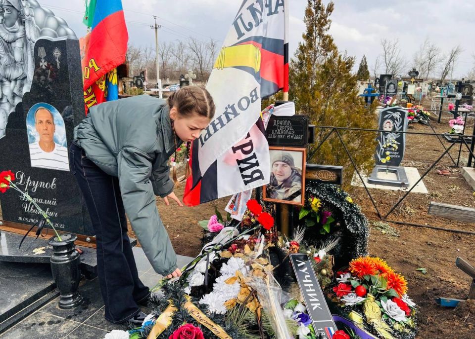 Андрей Рубанцов: В Ровеньках открыли Парту героев Андрей Рубанцов: В Ровеньках открыли Парту героев