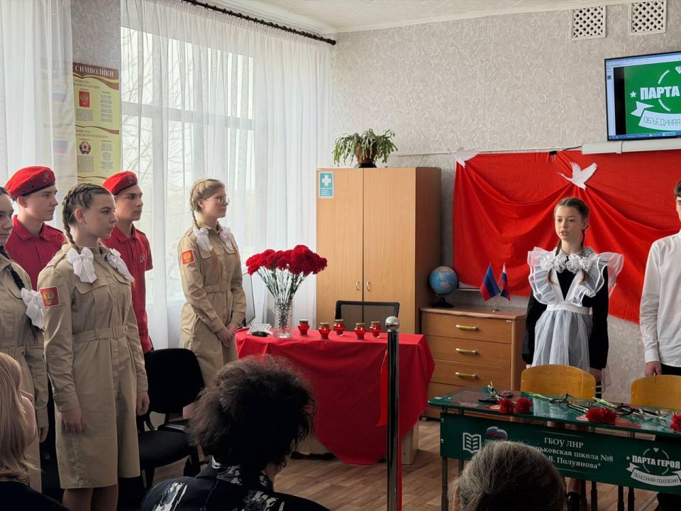 Андрей Рубанцов: В Ровеньках открыли Парту героев Андрей Рубанцов: В Ровеньках открыли Парту героев