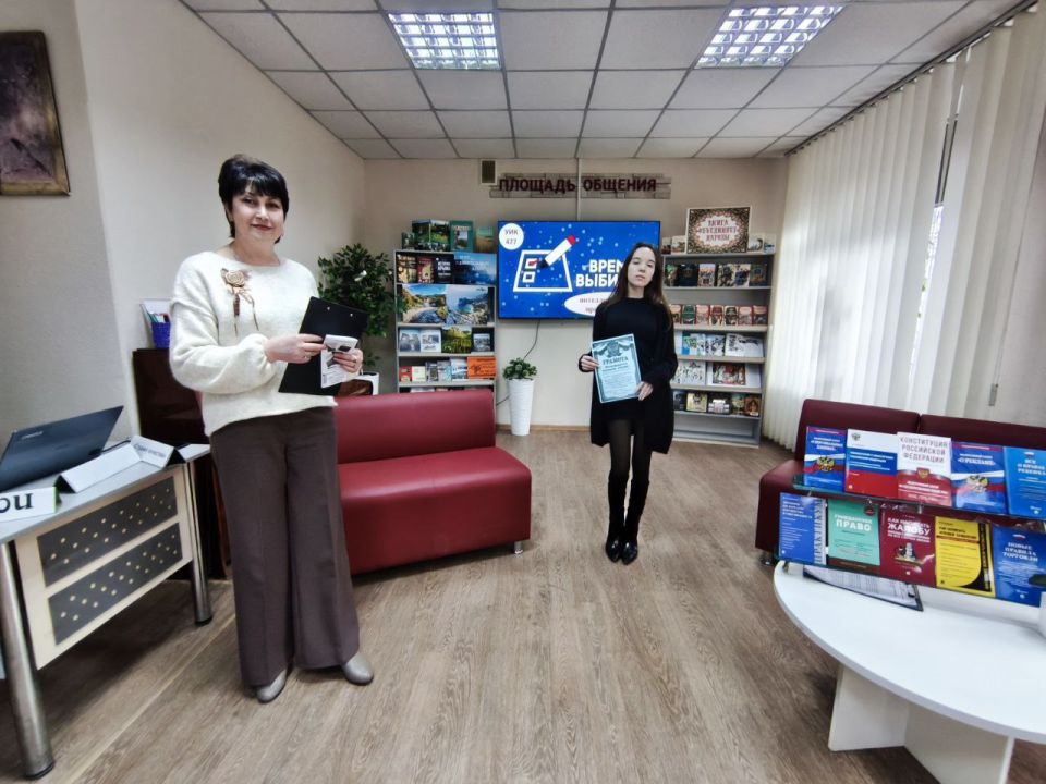 Члены УИК Алчевска провели правовые игры для будущих избирателей Члены УИК Алчевска провели правовые игры для будущих избирателей