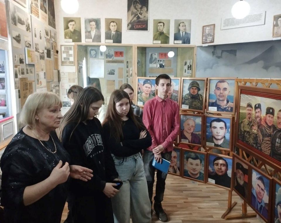 В Кировском музее состоялась экскурсия по выставке «Город на линии фронта» В Кировском музее состоялась экскурсия по выставке «Город на линии фронта»