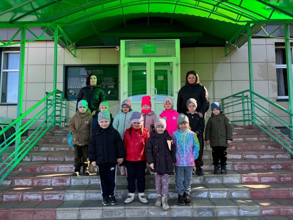 Лутугинскую спортивную школу посетили воспитанники детского сада «Ласточка» Лутугинскую спортивную школу посетили воспитанники детского сада «Ласточка»