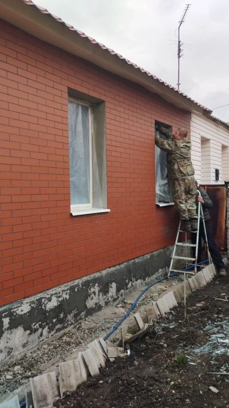 Андрей Рубанцов: В Ровеньках на месте сегодняшнего удара со стороны ВСУ продолжает работать рабочая группа по обследованию повреждённых помещений Администрации городского округа Андрей Рубанцов: В Ровеньках на месте сегодняшнего удара со стороны ВСУ продолжает работать рабочая группа по обследованию повреждённых помещений Администрации городского округа