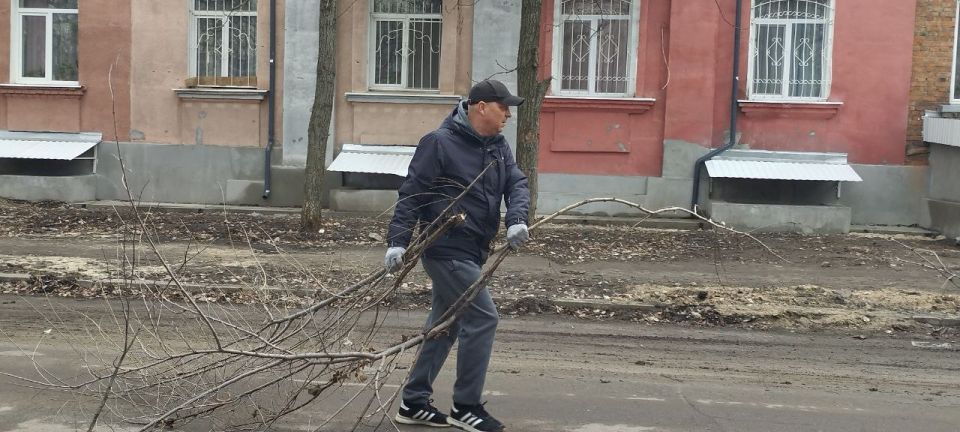 В Северодонецке состоялся общегородской субботник В Северодонецке состоялся общегородской субботник