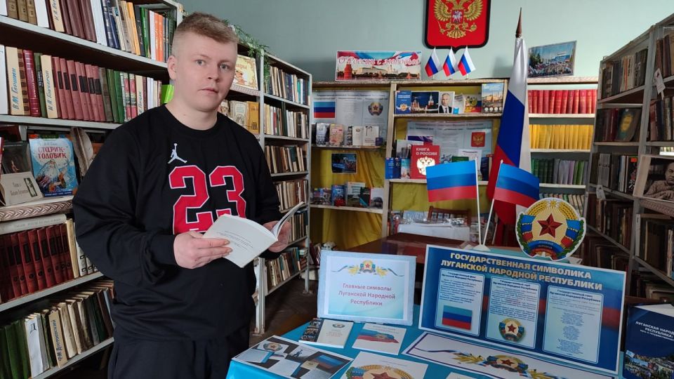 В Лозовской библиотеке состоялся урок патриотизма В Лозовской библиотеке состоялся урок патриотизма