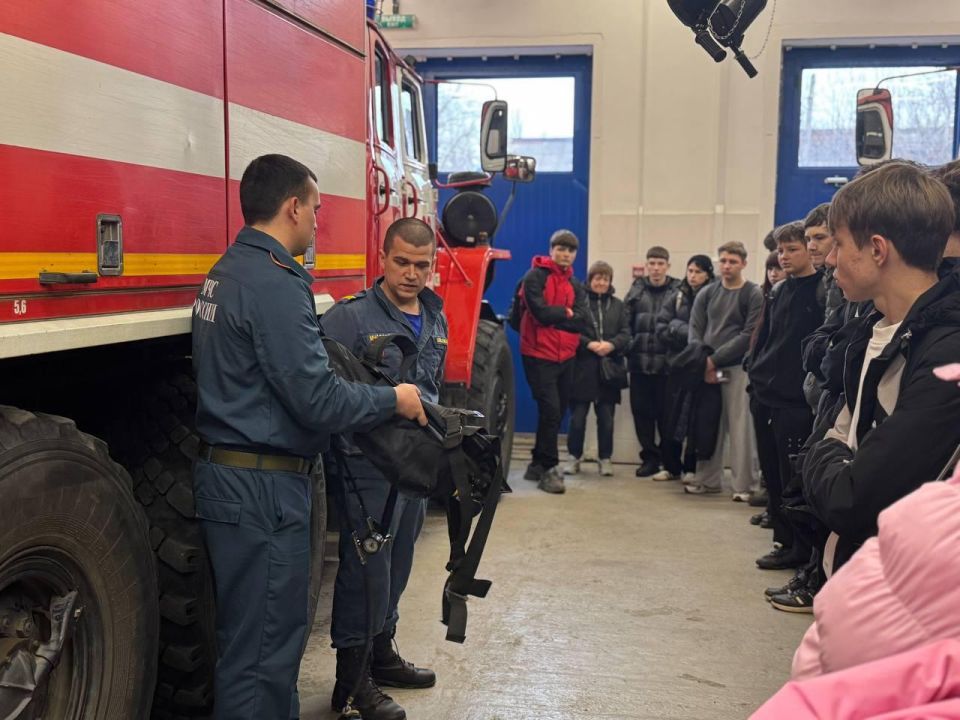 «Огонь и люди», в Лутугино прошла экскурсия по пожарно-спасательной части «Огонь и люди», в Лутугино прошла экскурсия по пожарно-спасательной части