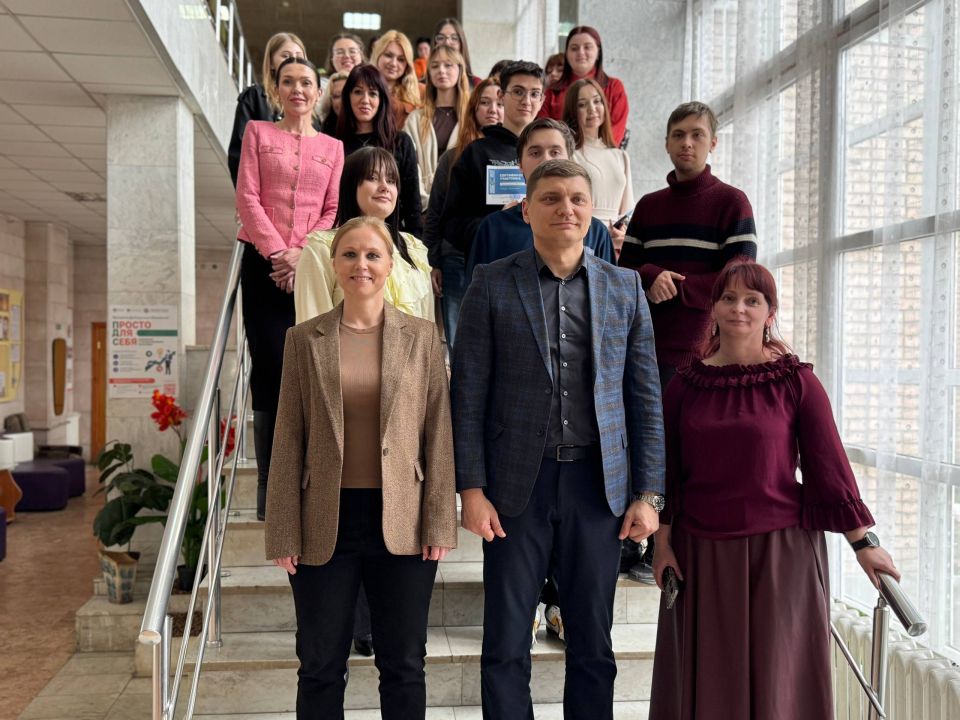 «Россия – семья семей»: в Луганске написали диктант, посвященный Дню воссоединения Крыма и Севастополя с Россией «Россия – семья семей»: в Луганске написали диктант, посвященный Дню воссоединения Крыма и Севастополя с Россией