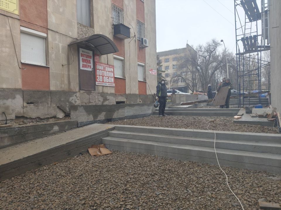 В Краснодоне партийный десант проверил ход работ по народной программе «Единой России» - капитальный ремонт помещений ЗАГСа В Краснодоне партийный десант проверил ход работ по народной программе «Единой России» - капитальный ремонт помещений ЗАГСа