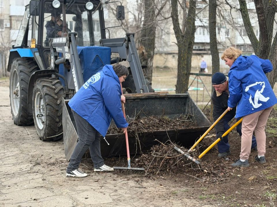 В Северодонецке состоялся общегородской субботник В Северодонецке состоялся общегородской субботник