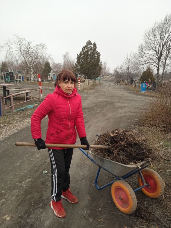 С началом весны МУП «ГРС» приступило к проведению сезонных работ по санитарной очистке и благоустройству территорий городских кладбищ С началом весны МУП «ГРС» приступило к проведению сезонных работ по санитарной очистке и благоустройству территорий городских кладбищ