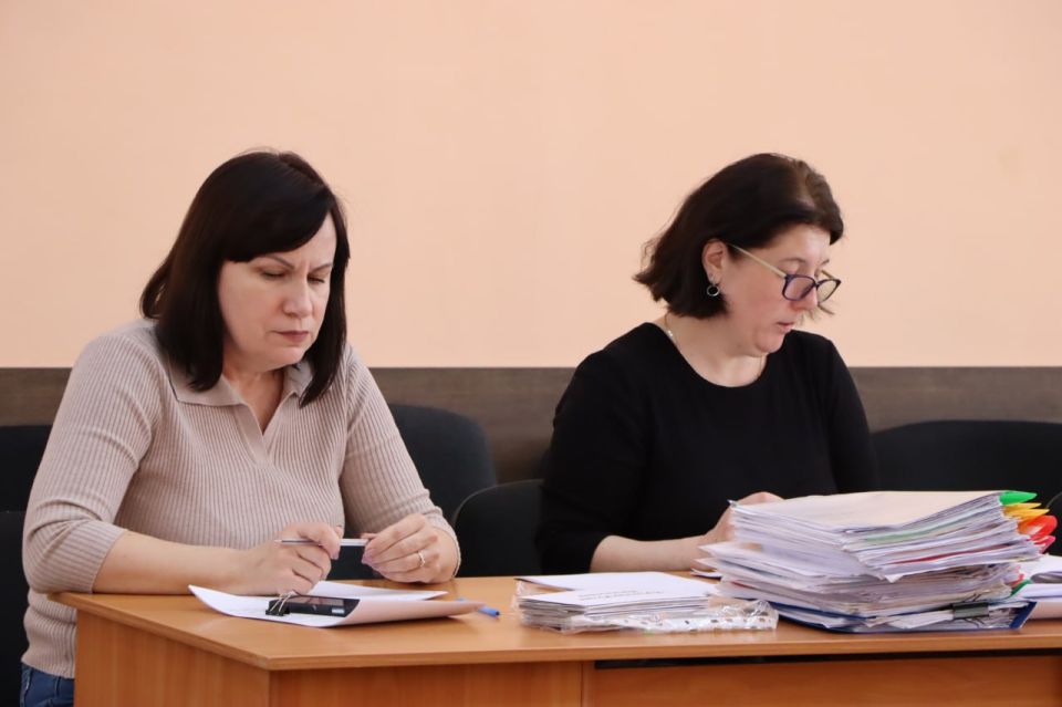 В Лутугино состоялось очередное заседание Районной комиссии по делам несовершеннолетних и защите их прав В Лутугино состоялось очередное заседание Районной комиссии по делам несовершеннолетних и защите их прав