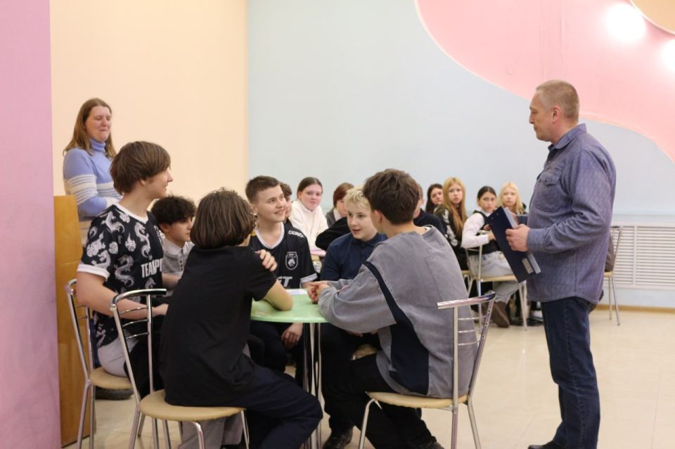 «Добро пожаловать домой»: в Молодёжной библиотеке провели квиз к 12-летию воссоединения Крыма с Россией «Добро пожаловать домой»: в Молодёжной библиотеке провели квиз к 12-летию воссоединения Крыма с Россией