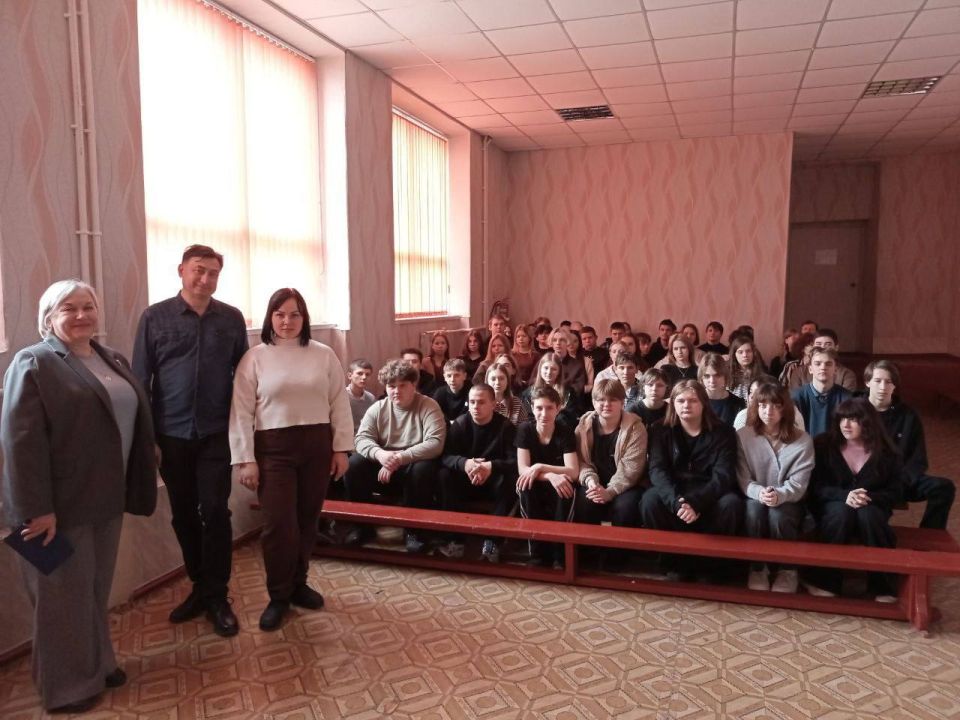 В Перевальске прошли профориентационные встречи медиков со школьниками Перевальских учебных учреждений В Перевальске прошли профориентационные встречи медиков со школьниками Перевальских учебных учреждений