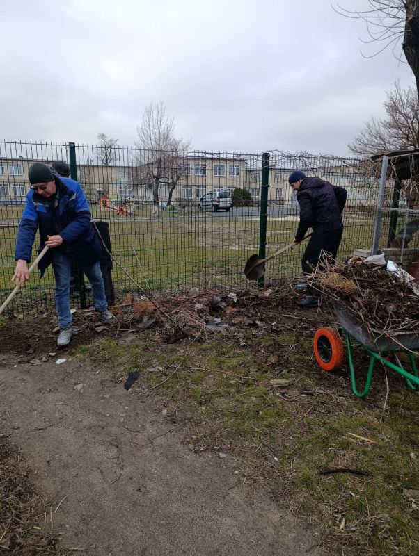 В Северодонецке состоялся общегородской субботник В Северодонецке состоялся общегородской субботник