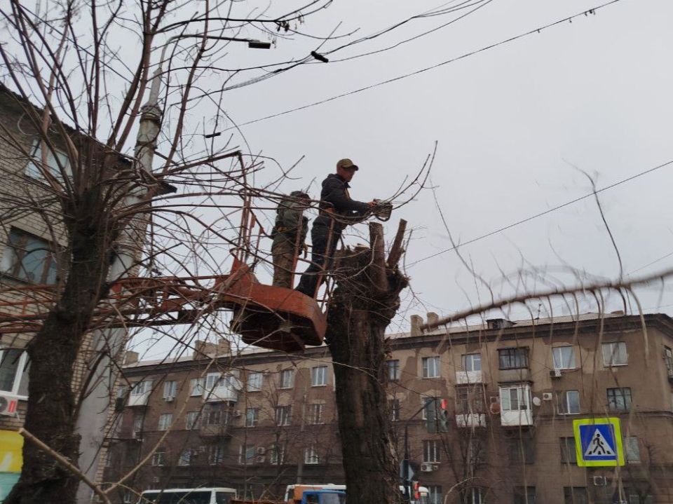 Коммунальными службами проведены работы на территории города Коммунальными службами проведены работы на территории города