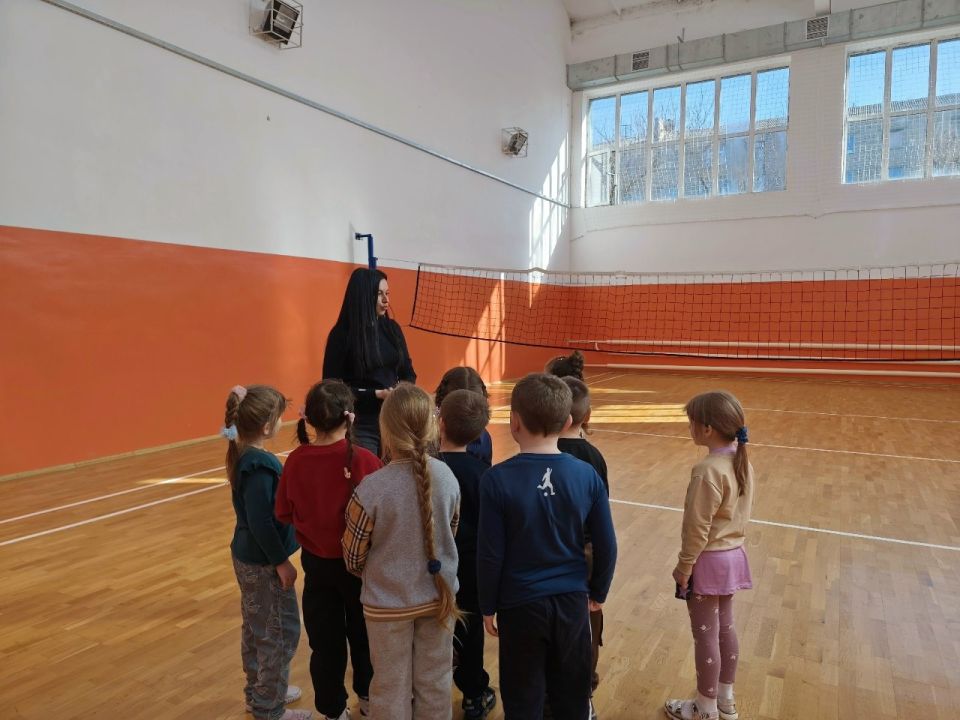 Лутугинскую спортивную школу посетили воспитанники детского сада «Ласточка» Лутугинскую спортивную школу посетили воспитанники детского сада «Ласточка»