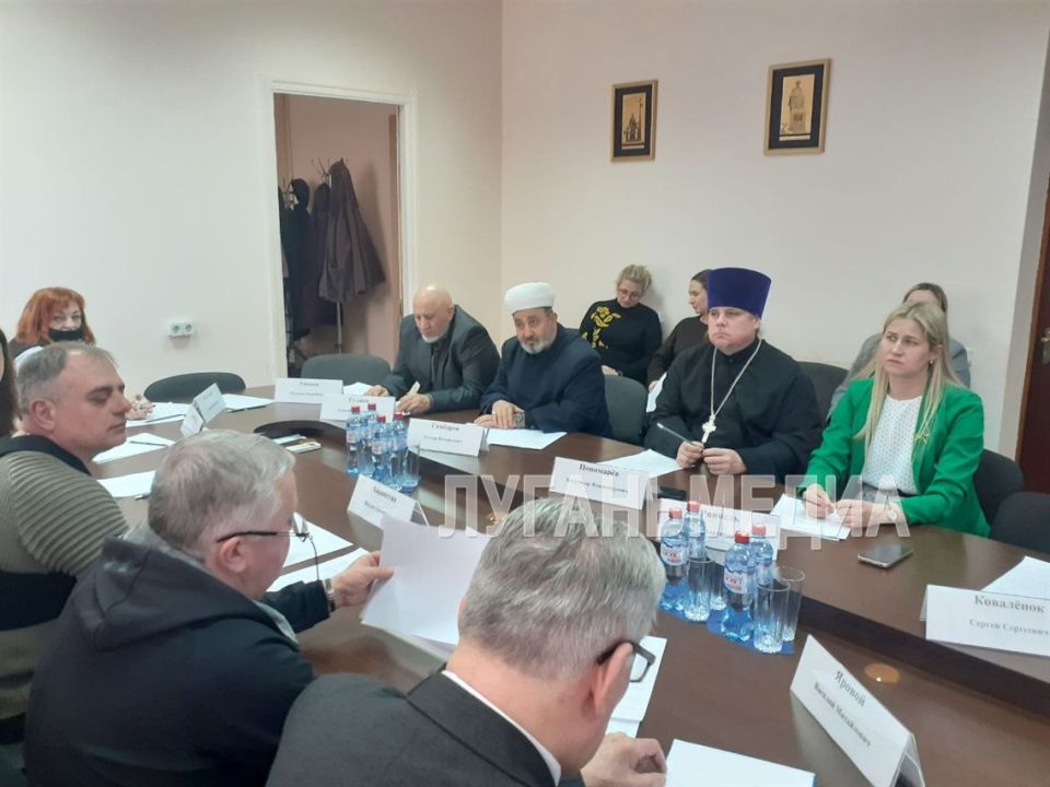 Состоялось расширенное совещание Комитета Народного Совета Луганской Народной Республики по взаимодействию с общественными объединениями, информационной политике и межпарламентскому сотрудничеству Состоялось расширенное совещание Комитета Народного Совета Луганской Народной Республики по взаимодействию с общественными объединениями, информационной политике и межпарламентскому сотрудничеству