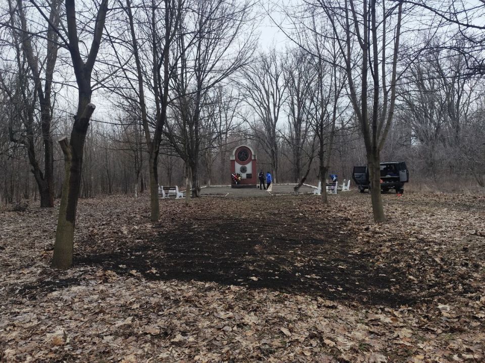 Депутаты привели в порядок памятный знак ликвидаторам аварии на Чернобыльской АЭС Депутаты привели в порядок памятный знак ликвидаторам аварии на Чернобыльской АЭС