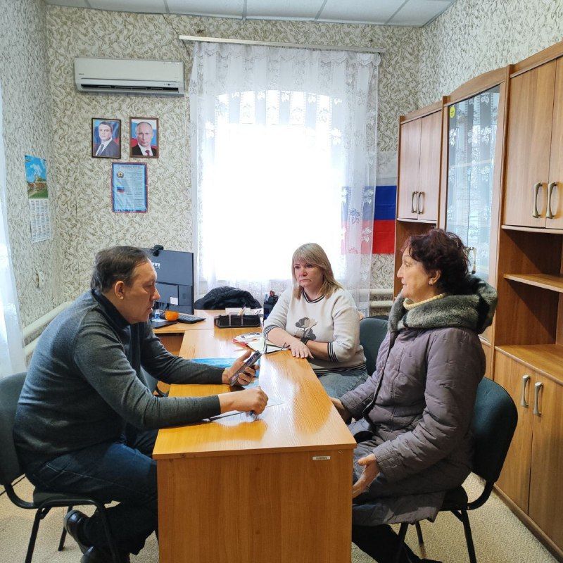 Совместный приём граждан провели депутат и руководитель отдела жизнеобеспечения в пгт Совместный приём граждан провели депутат и руководитель отдела жизнеобеспечения в пгт