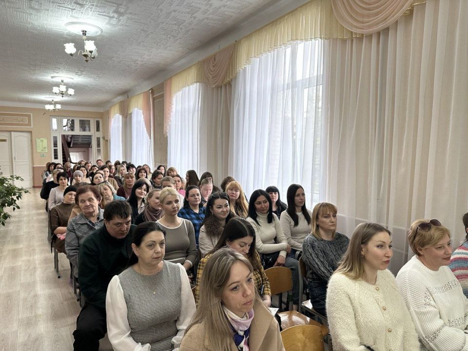 Андрей Рубанцов: Открытый диалог о будущем наших детей: встреча с родителями Ровеньковской школы № 5 им. «Молодой гвардии» Андрей Рубанцов: Открытый диалог о будущем наших детей: встреча с родителями Ровеньковской школы № 5 им. «Молодой гвардии»