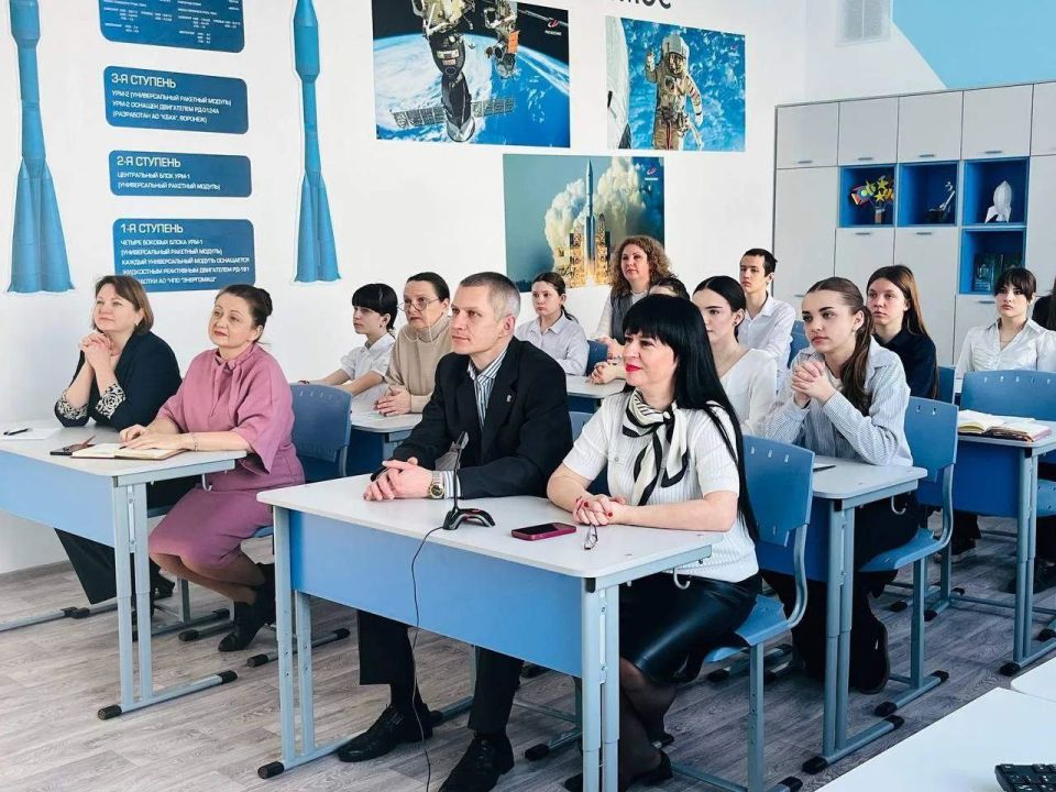 Андрей Рубанцов: Звёзды становятся ближе: телемост «Ровеньки — Звёздный городок» Андрей Рубанцов: Звёзды становятся ближе: телемост «Ровеньки — Звёздный городок»