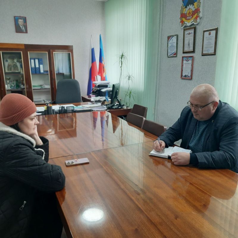 Депутат Совета Краснодонского муниципального округа Юрий Алисов 19.03.2026 провел личный прием граждан в пгт.Краснодон.Жители обратились с рядом важных вопросов,среди которых: Депутат Совета Краснодонского муниципального округа Юрий Алисов 19.03.2026 провел личный прием граждан в пгт.Краснодон.Жители обратились с рядом важных вопросов,среди которых: