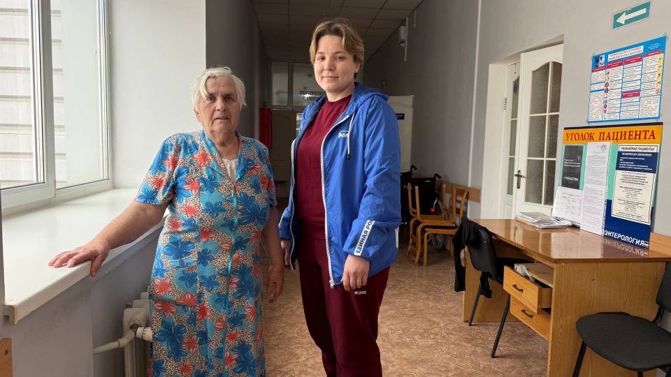 Единороссы Алчевска помогают горожанам Единороссы Алчевска помогают горожанам